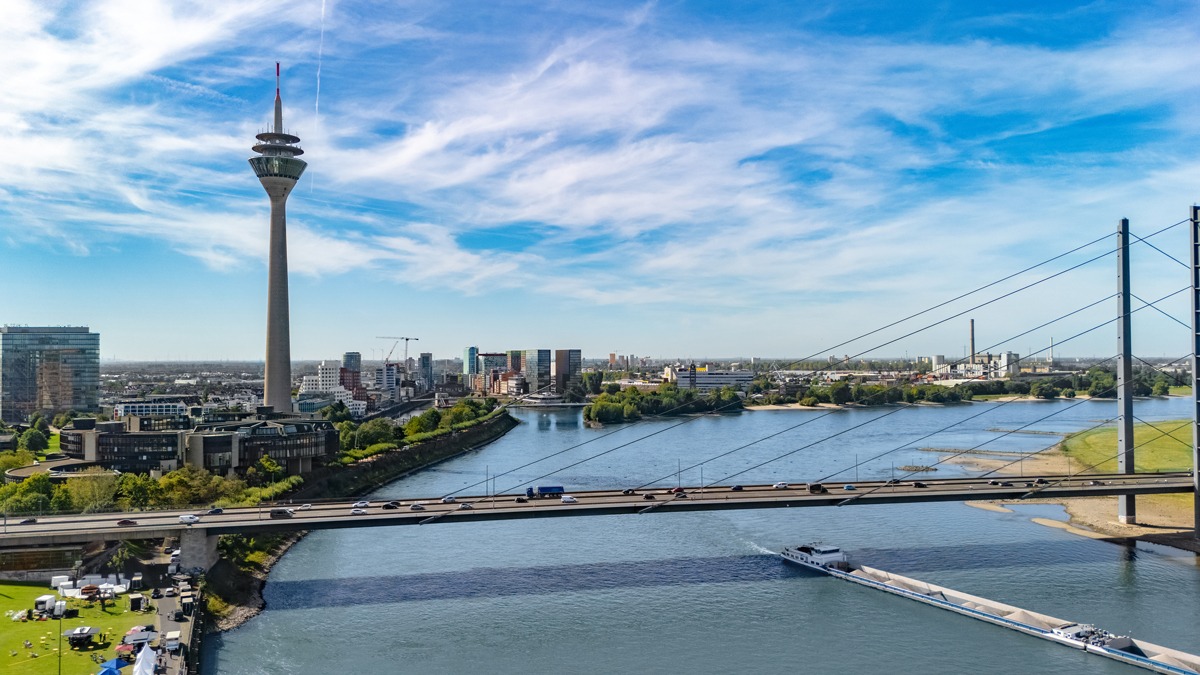 notar_schueller_duesseldorf_iStock-2273808191 Skyline der Landeshauptstadt Düsseldorf